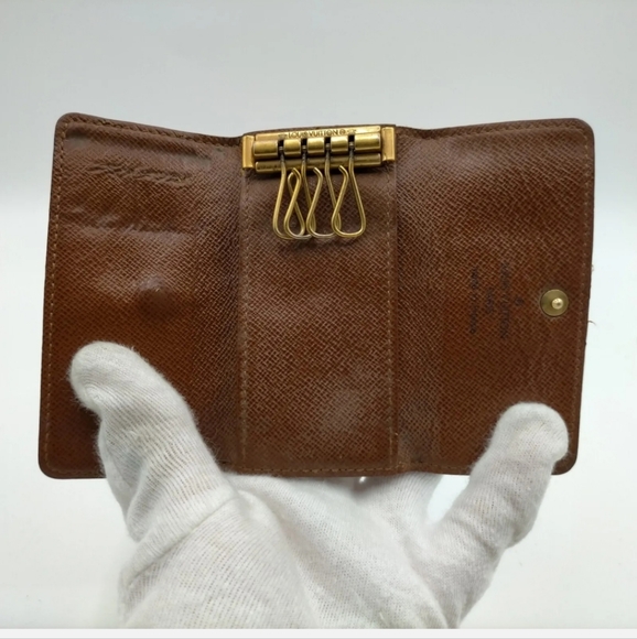 Louis Vuitton Monogram 4 Key Case - Picture 9 of 9